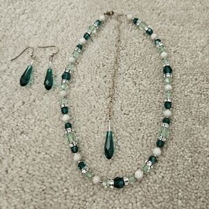 Green and white jewelry set